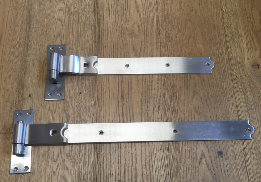 Quality gate hinges made out of top grade Stainless Steel. 18”cranked & 24”flat.