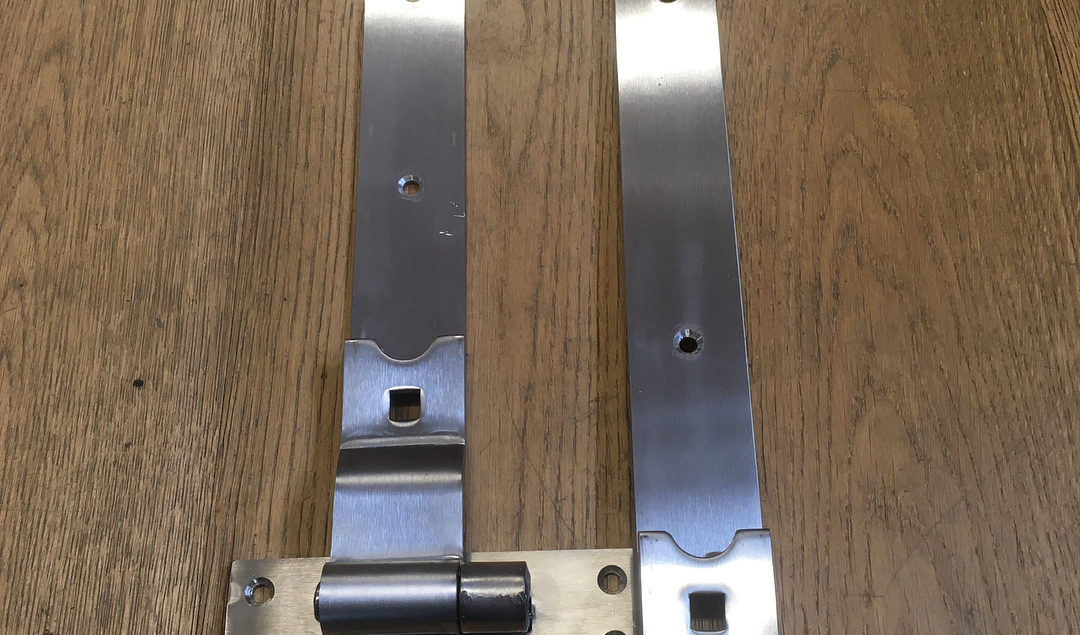 Quality gate hinges made out of top grade Stainless Steel. 18”cranked & 24”flat.
