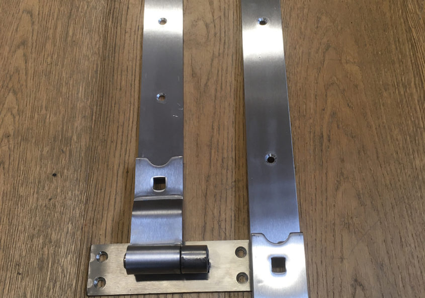 Quality gate hinges made out of top grade Stainless Steel. 18”cranked & 24”flat.